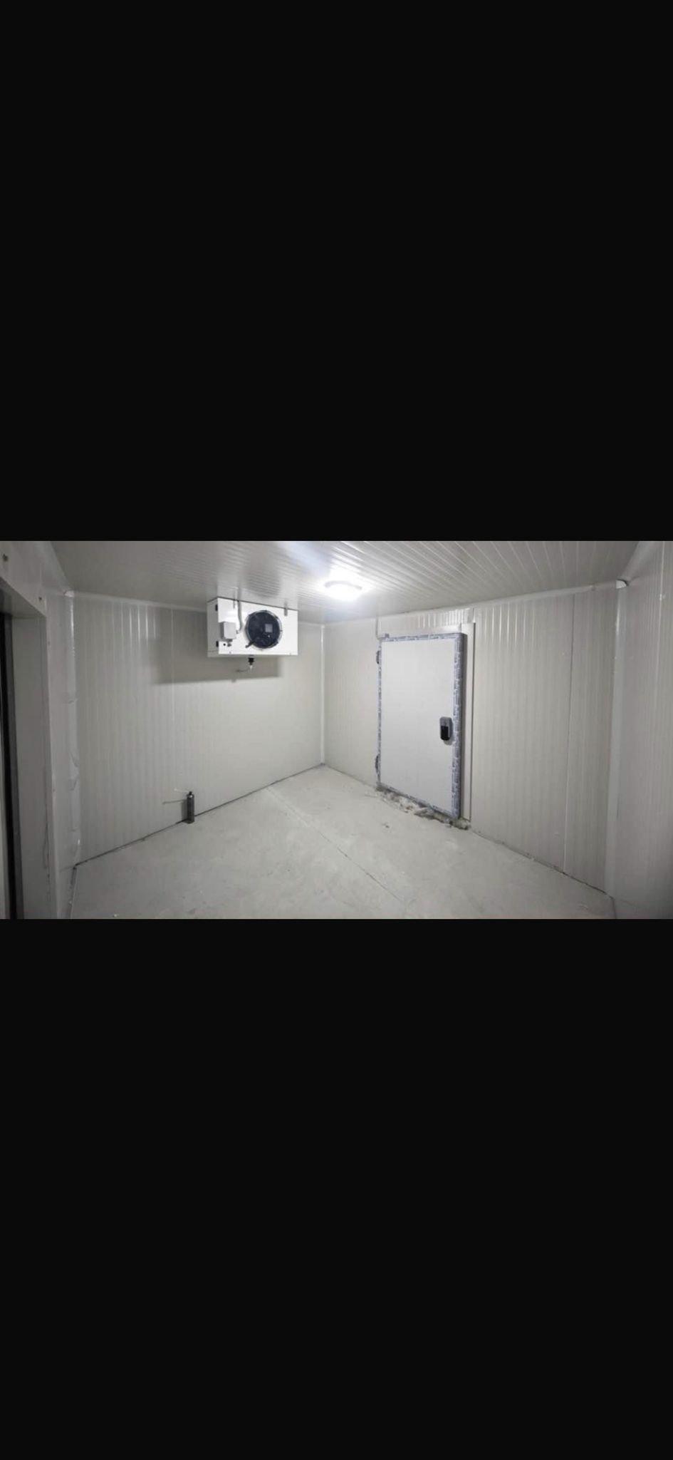 Completed walk-in cold room with evaporator and insulated door
